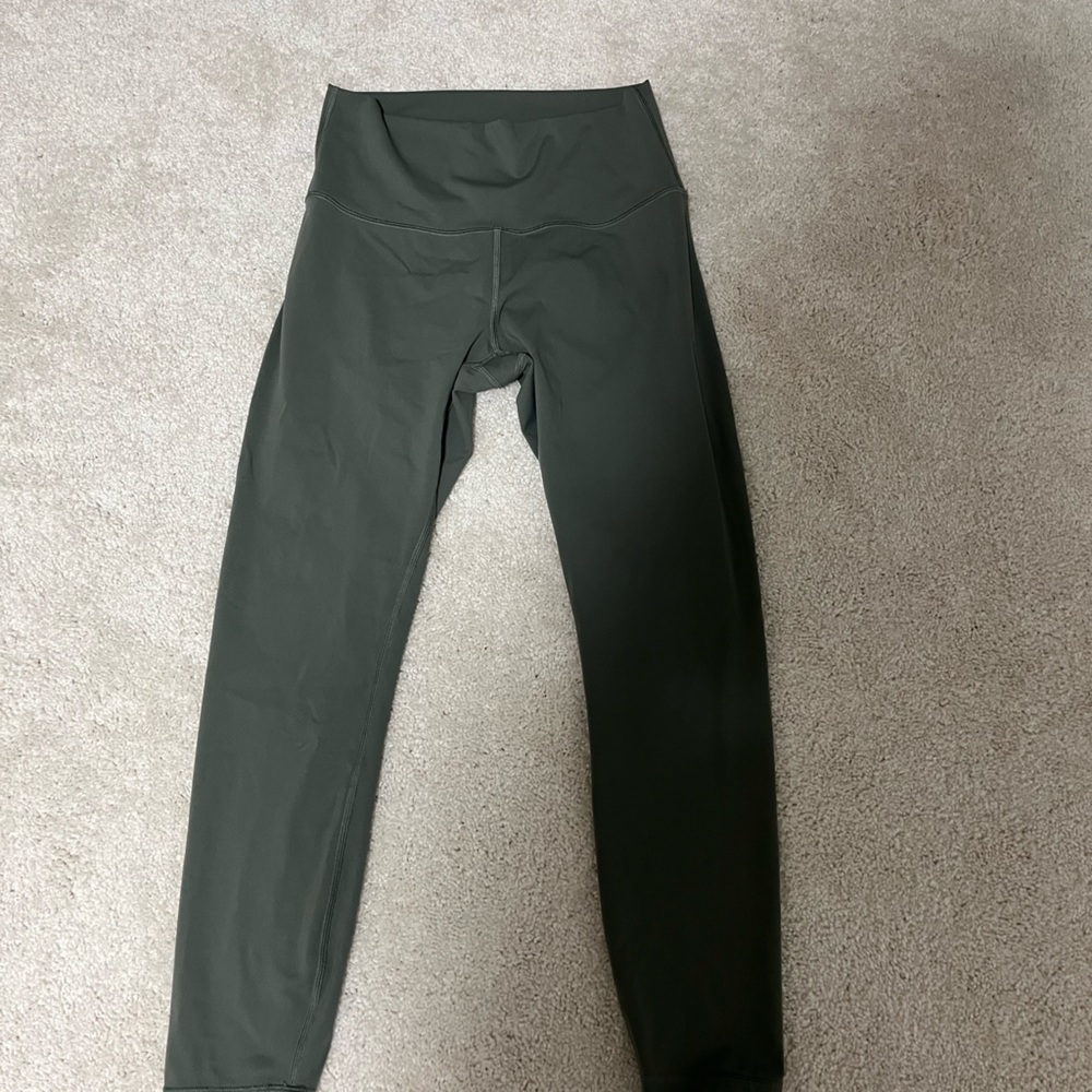 Lululemon size 8 leggings- EUC